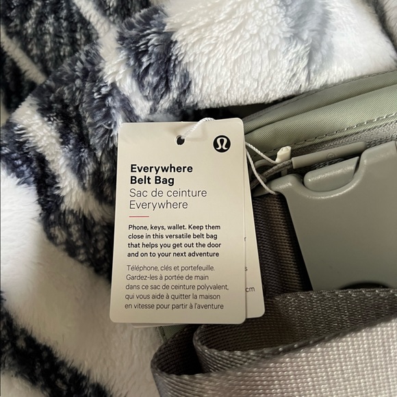 Lululemon Everywhere Belt Bag - Picture 3 of 6